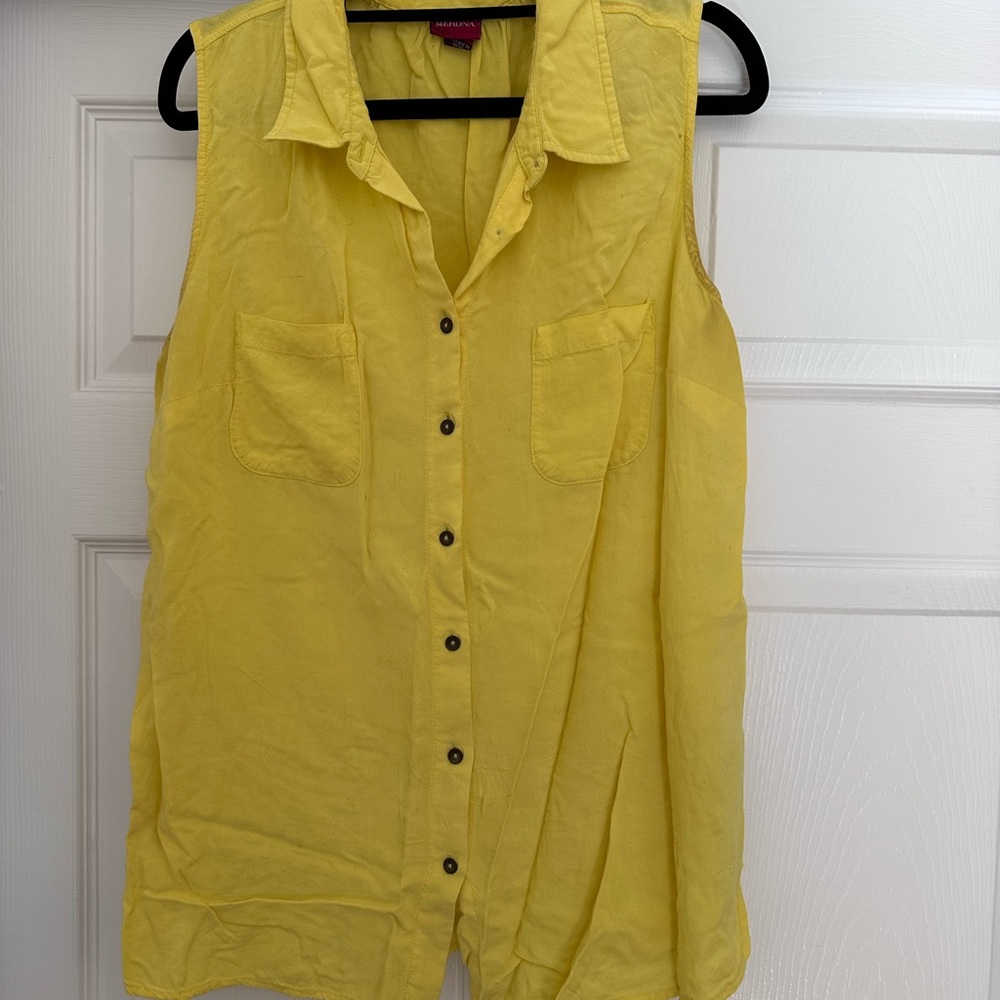 🌞 Yellow Collared Blouse - Picture 2 of 2